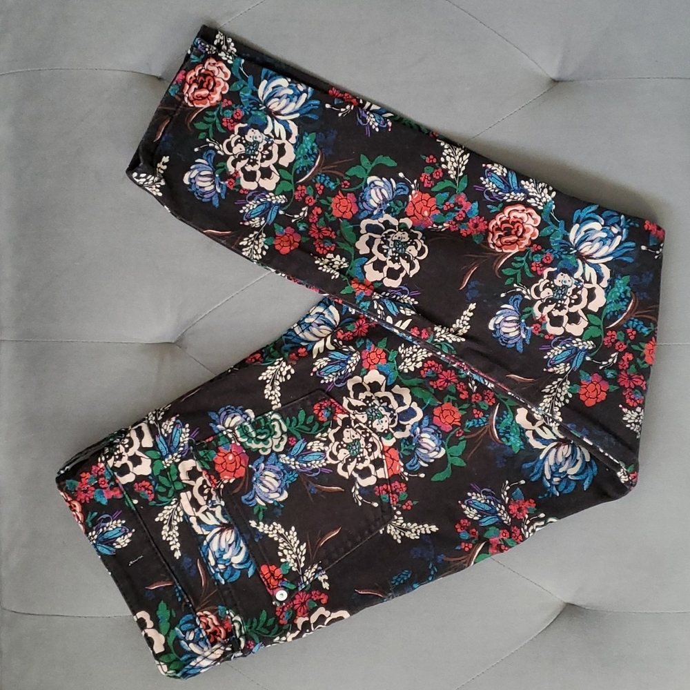 Pilcro Black Red Floral Mid Rise Skinny Jeans Size 29